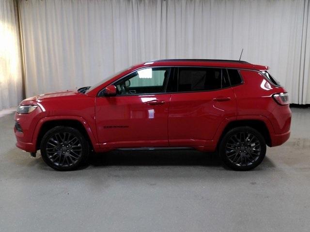 Photo of 2022 Redline Pearlcoat Jeep Compass
