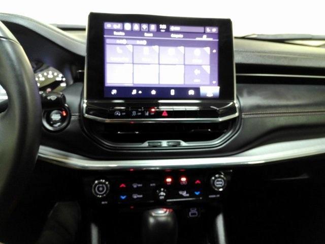 Photo of 2022 Redline Pearlcoat Jeep Compass