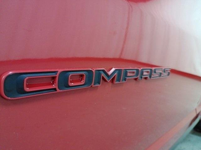 Photo of 2022 Redline Pearlcoat Jeep Compass