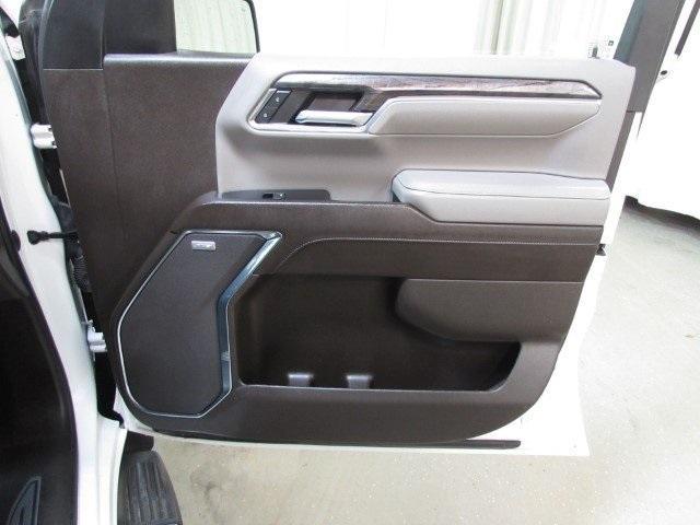 Photo of 2024 Iridescent Pearl Tricoat Chevrolet Silverado 1500