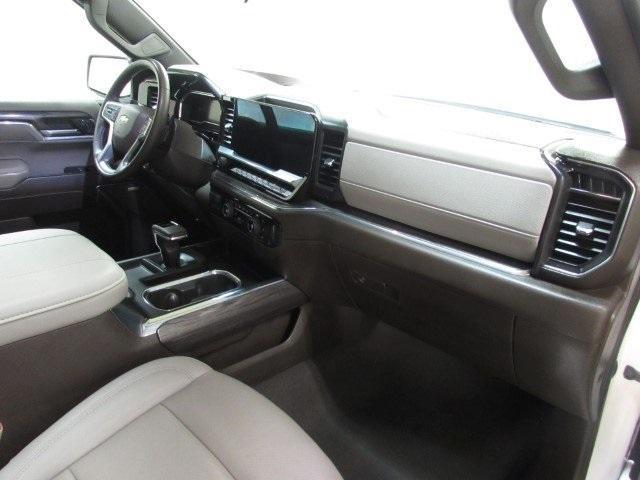 Photo of 2024 Iridescent Pearl Tricoat Chevrolet Silverado 1500