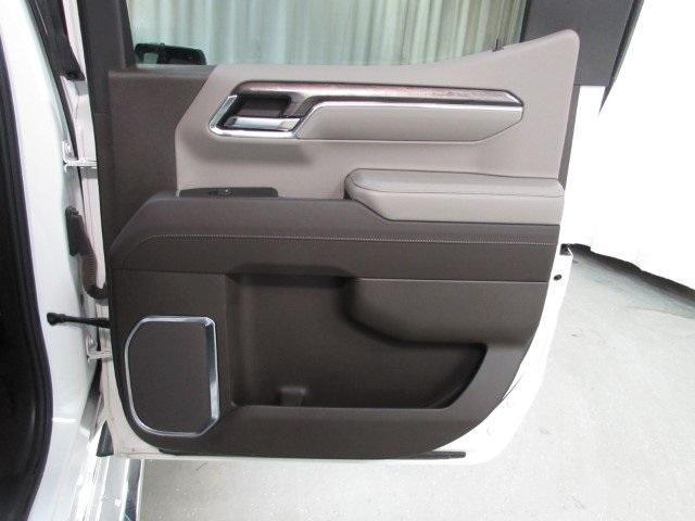 Photo of 2024 Iridescent Pearl Tricoat Chevrolet Silverado 1500