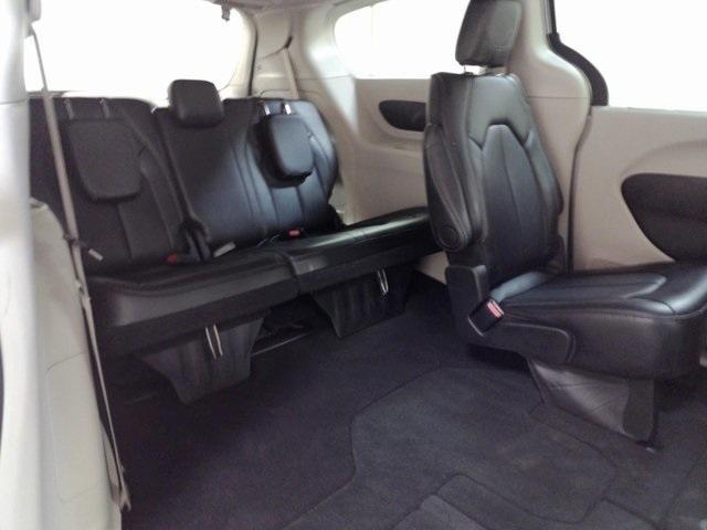 Photo of 2024 Silver Mist Clearcoat Chrysler Pacifica