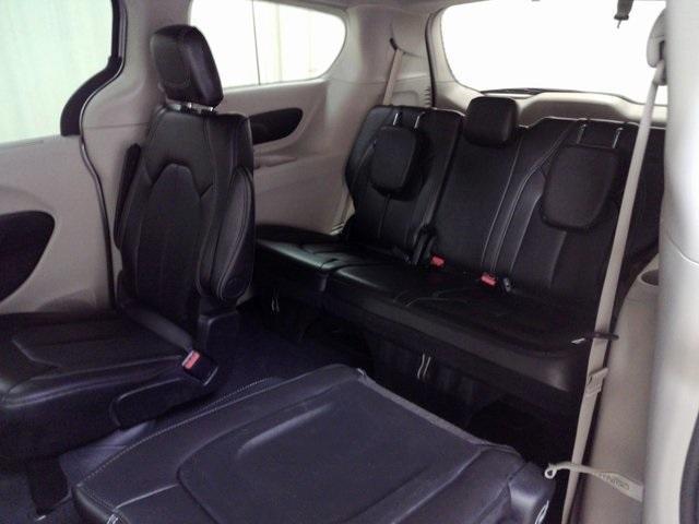 Photo of 2024 Silver Mist Clearcoat Chrysler Pacifica