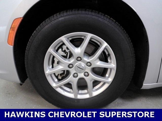 Photo of 2024 Silver Mist Clearcoat Chrysler Pacifica