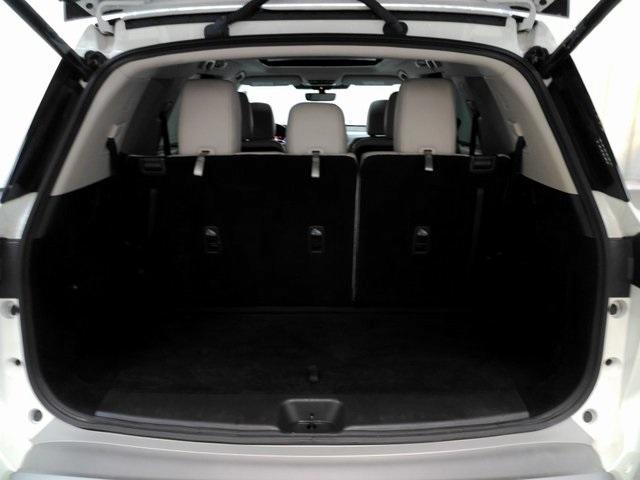 Photo of 2023 White Nissan Pathfinder