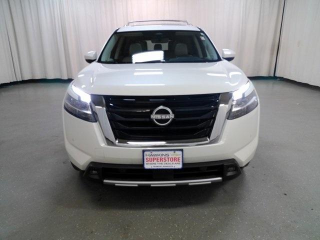 Photo of 2023 White Nissan Pathfinder