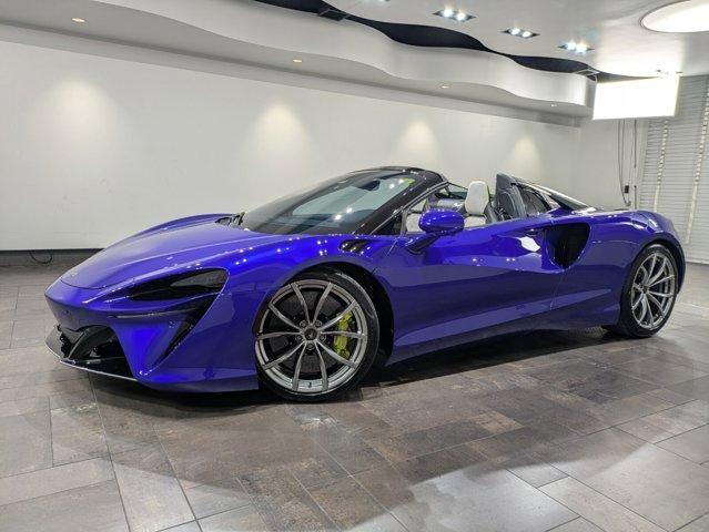 Photo of 2025 Tanzanite Blue McLaren Artura