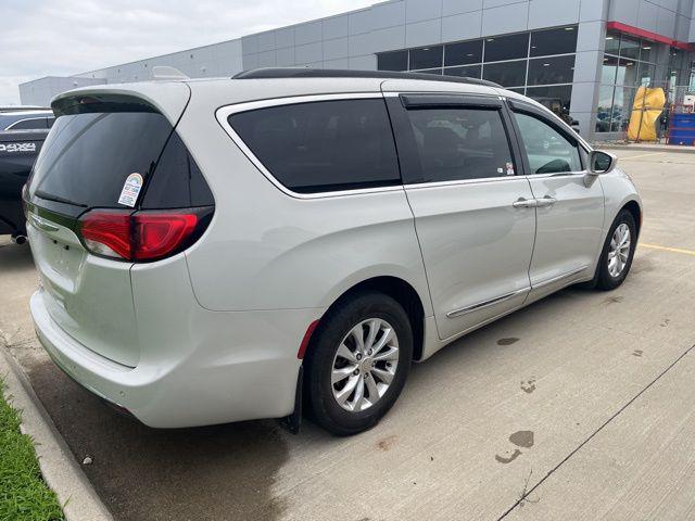 Photo of 2017 Tusk White Chrysler Pacifica