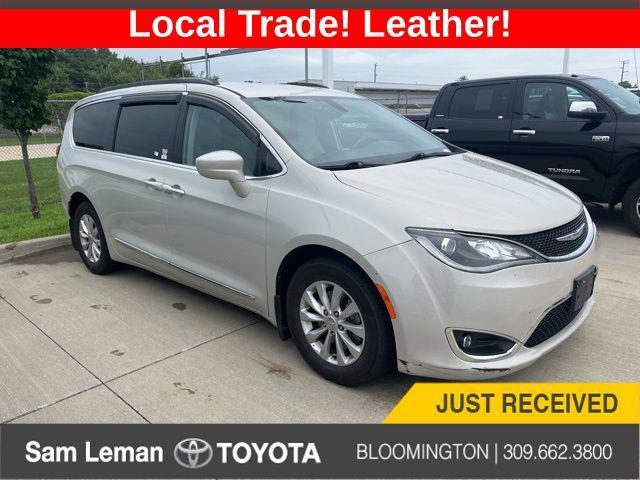 Photo of 2017 Tusk White Chrysler Pacifica