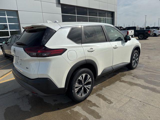 Photo of 2023 Pearl White Tricoat Nissan Rogue