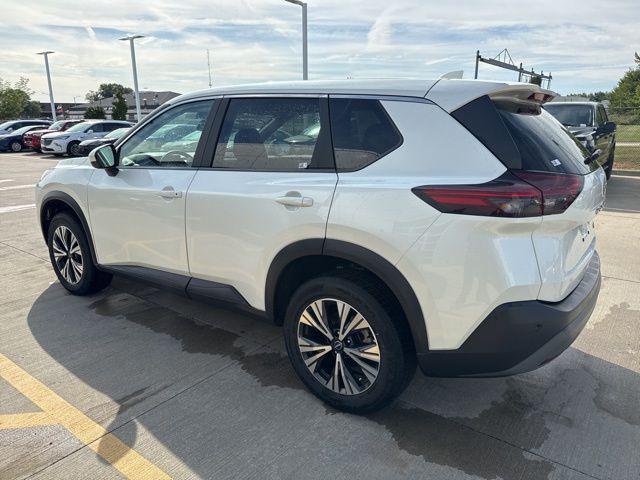 Photo of 2023 Pearl White Tricoat Nissan Rogue