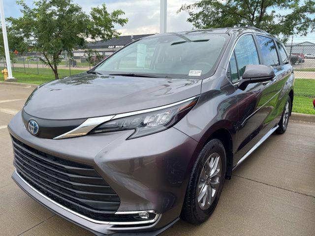 Photo of 2024 Predawn Gray Mica Toyota Sienna