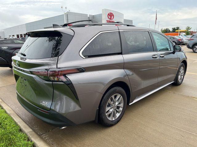 Photo of 2024 Predawn Gray Mica Toyota Sienna