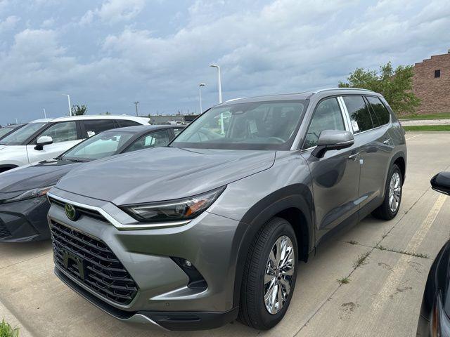 Photo of 2025 Heavy Metallic Toyota Grand Highlander