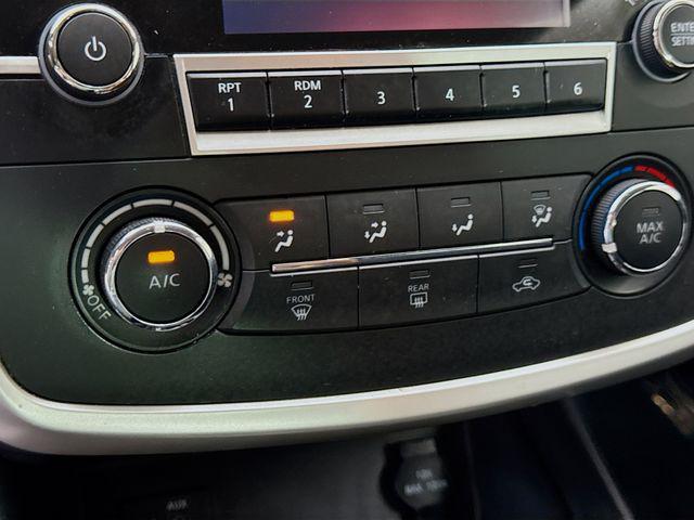 Photo of 2017 Pearl White Nissan Altima
