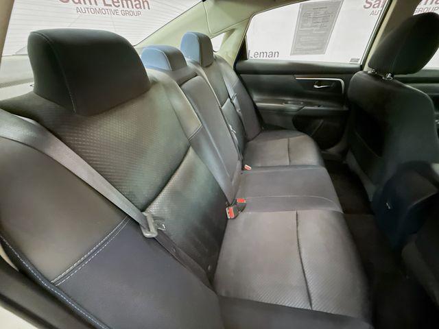 Photo of 2017 Pearl White Nissan Altima