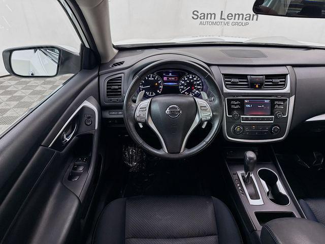 Photo of 2017 Pearl White Nissan Altima