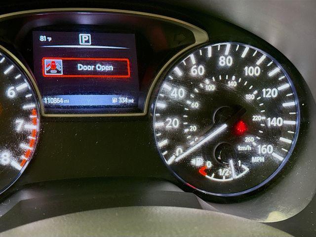 Photo of 2017 Pearl White Nissan Altima