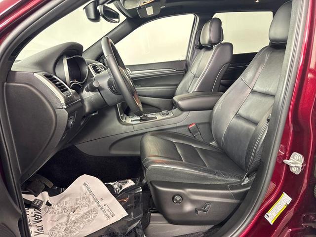 Photo of 2018 Velvet Red Pearlcoat Jeep Grand Cherokee