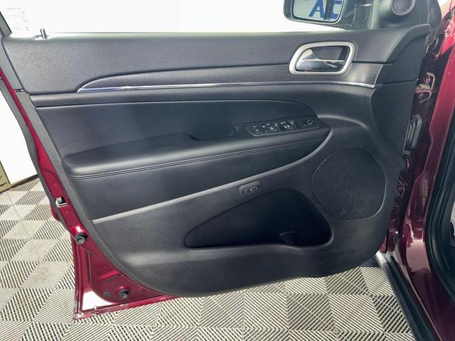 Photo of 2018 Velvet Red Pearlcoat Jeep Grand Cherokee