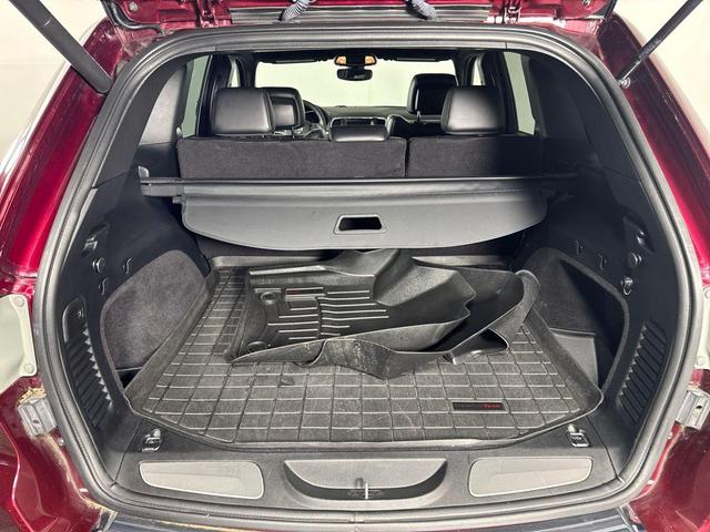 Photo of 2018 Velvet Red Pearlcoat Jeep Grand Cherokee