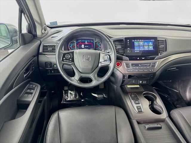 Photo of 2022 Sonic Gray Pearl Honda Pilot