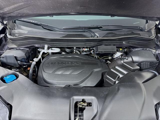 Photo of 2022 Sonic Gray Pearl Honda Pilot
