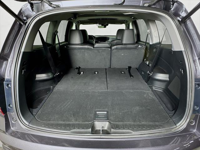 Photo of 2022 Sonic Gray Pearl Honda Pilot