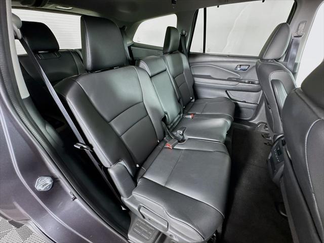 Photo of 2022 Sonic Gray Pearl Honda Pilot
