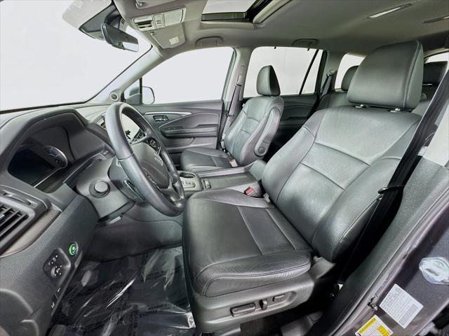 Photo of 2022 Sonic Gray Pearl Honda Pilot