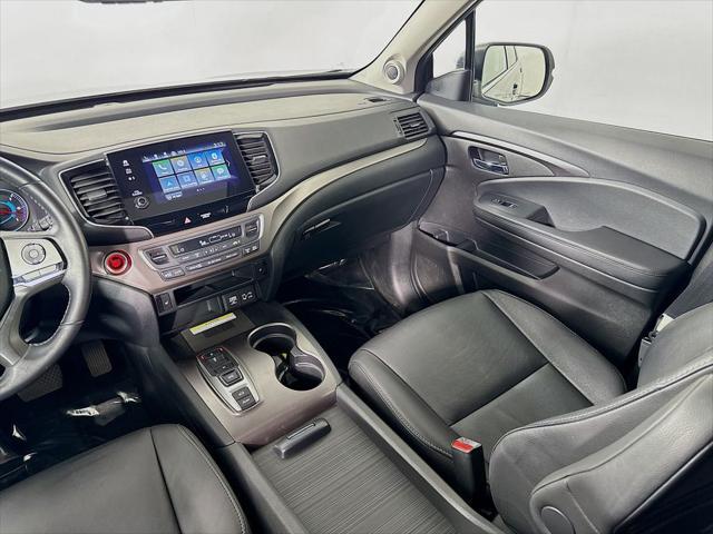 Photo of 2022 Sonic Gray Pearl Honda Pilot