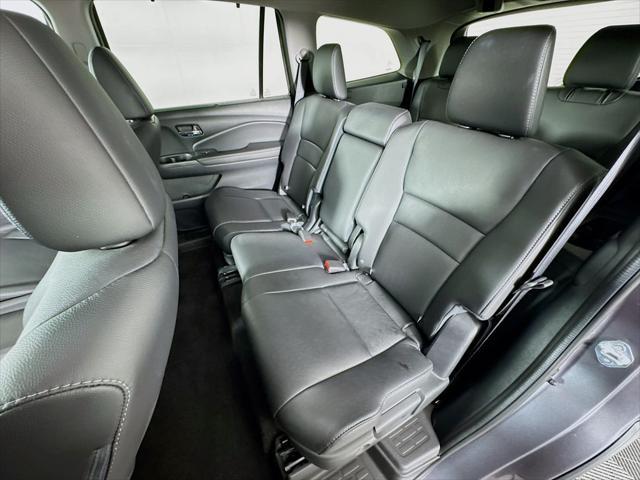 Photo of 2022 Sonic Gray Pearl Honda Pilot