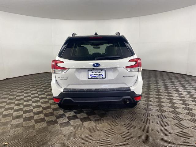 Photo of 2024 Crystal White Pearl Subaru Forester