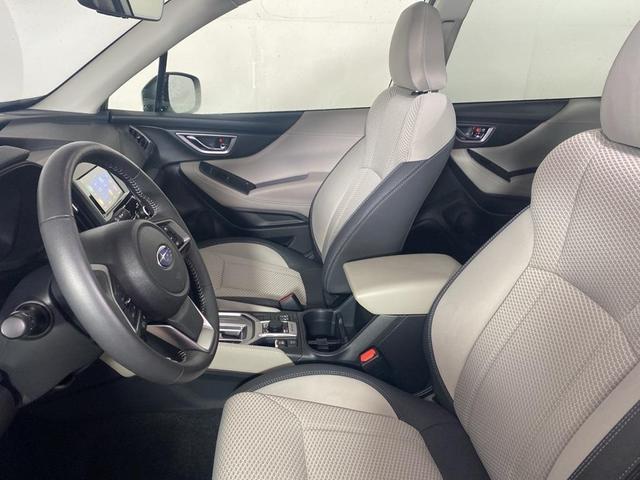 Photo of 2024 Crystal White Pearl Subaru Forester