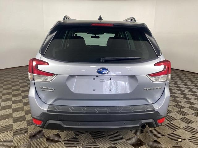 Photo of 2024 Ice Silver Metallic Subaru Forester