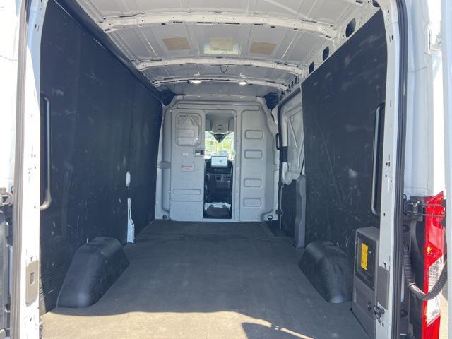 Photo of 2022 Oxford White Ford Transit-350
