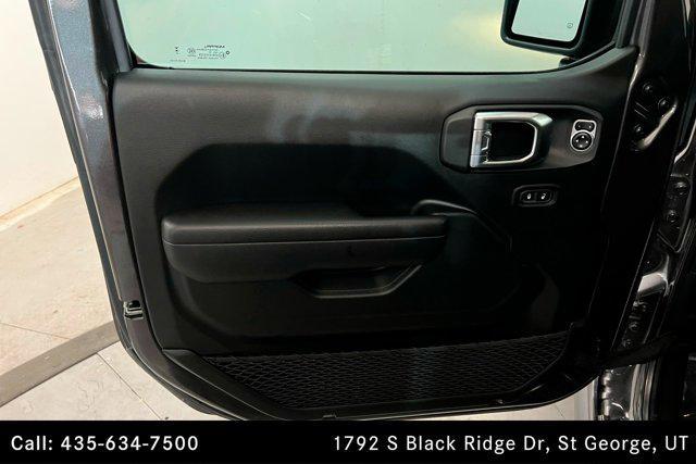 Photo of 2023 Granite Crystal Metallic Clearcoat Jeep Gladiator