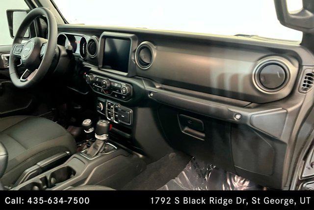 Photo of 2023 Granite Crystal Metallic Clearcoat Jeep Gladiator