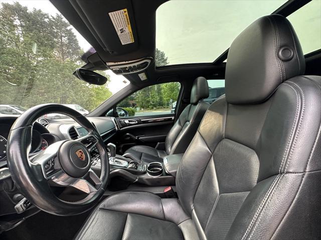 Photo of 2017 Meteor Grey Metallic Porsche Cayenne