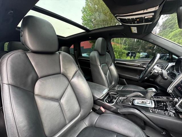 Photo of 2017 Meteor Grey Metallic Porsche Cayenne