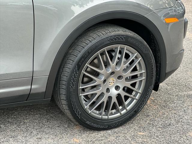 Photo of 2017 Meteor Grey Metallic Porsche Cayenne