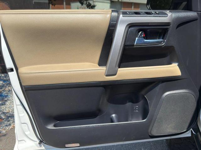 Photo of 2017 Super White Toyota 4Runner