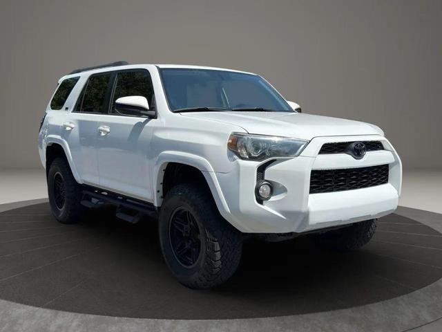 Photo of 2017 Super White Toyota 4Runner