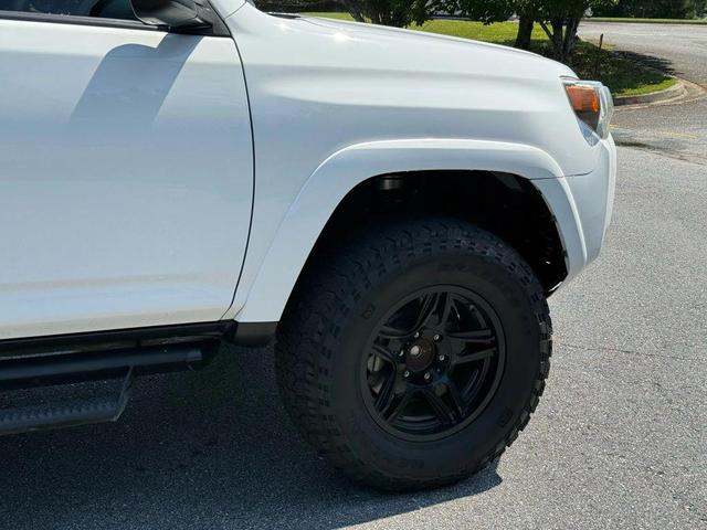 Photo of 2017 Super White Toyota 4Runner