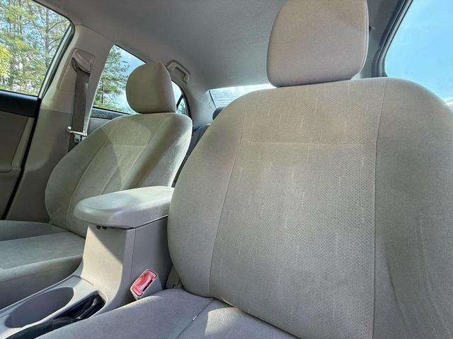 Photo of 2013 Classic Silver Metallic Toyota Corolla