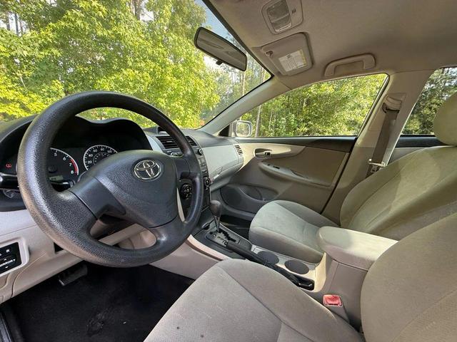 Photo of 2013 Classic Silver Metallic Toyota Corolla