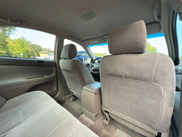 Photo of 2002 Super White Toyota Camry