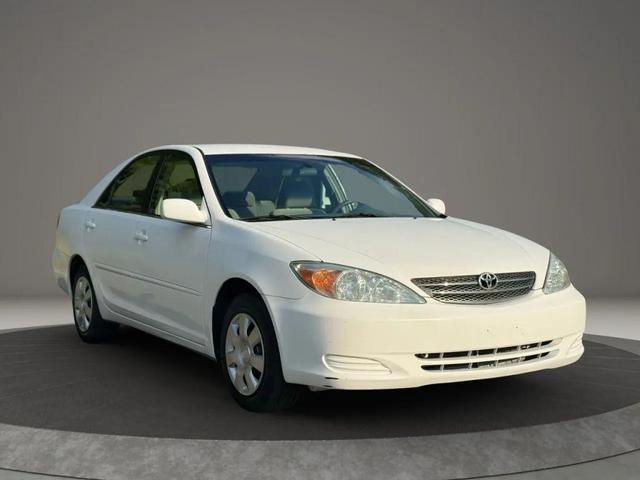 Photo of 2002 Super White Toyota Camry