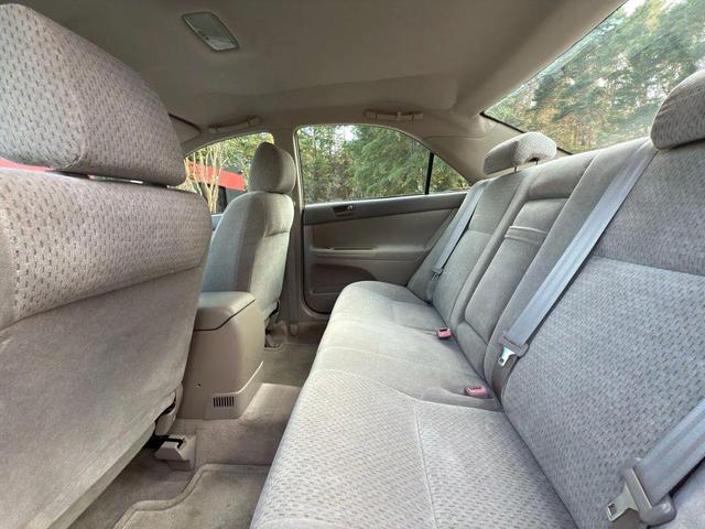 Photo of 2002 Super White Toyota Camry